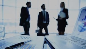 10 Clés pour Comprendre l'Erreur Fondamentale d'Attribution et ses Implications pour le Management