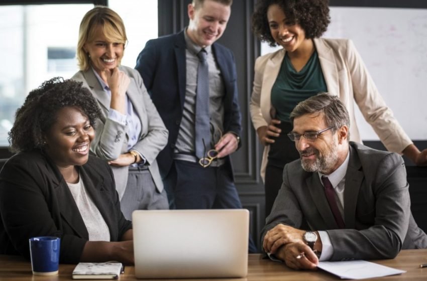  10 Clés pour Comprendre la Dissonance Cognitive et ses Effets sur le Comportement pour les Managers